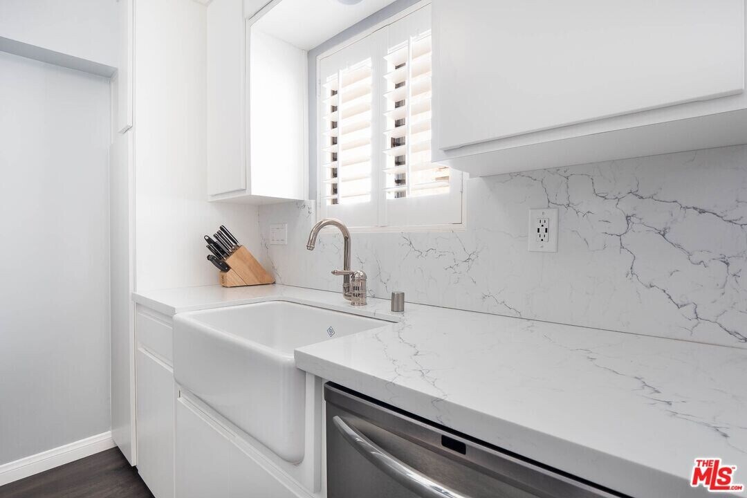 12119 Rochester Ave in Los Angeles, CA - Building Photo