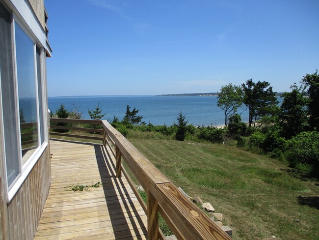 49 Milina Dr in East Hampton, NY - Building Photo - Building Photo
