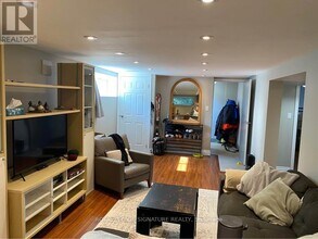 147 Lupin Dr in Whitby, ON - Building Photo - Building Photo