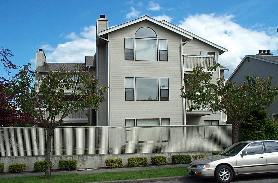 2622 42nd Ave SW in Seattle, WA - Building Photo