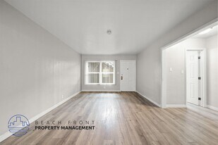 2070-2080 Magnolia Ave. in Long Beach, CA - Building Photo