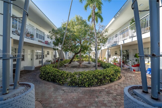 320 84th St in Miami Beach, FL - Building Photo - Building Photo