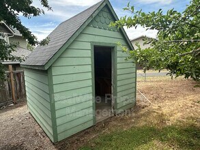 1699 NE Foothill Blvd in Grants Pass, OR - Building Photo - Building Photo