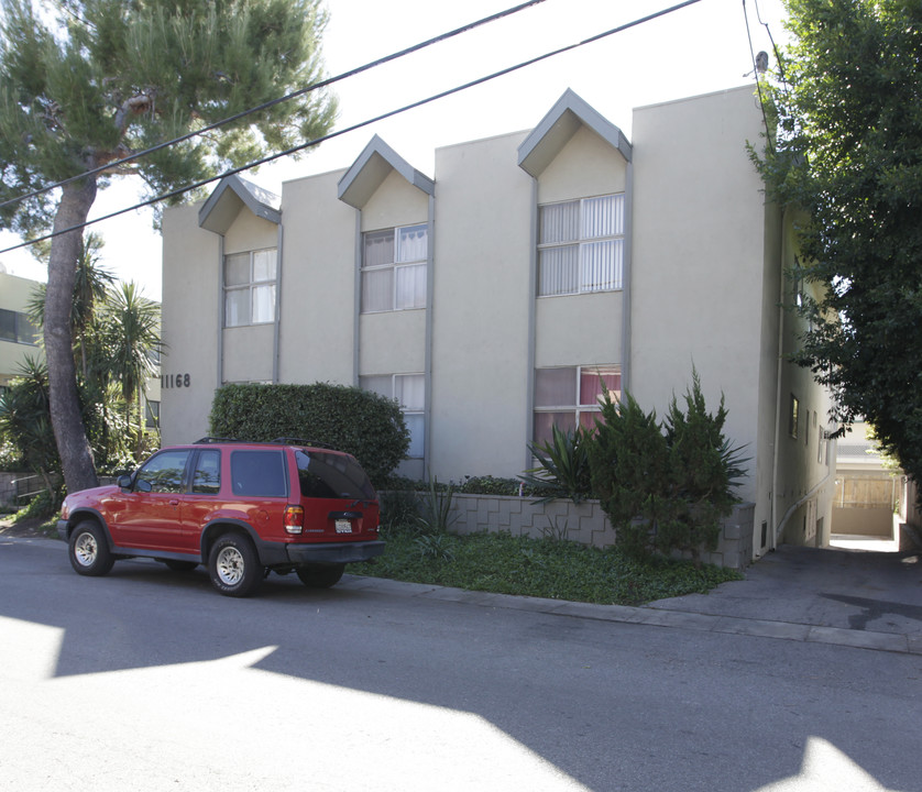 11168 Acama St in North Hollywood, CA - Foto de edificio