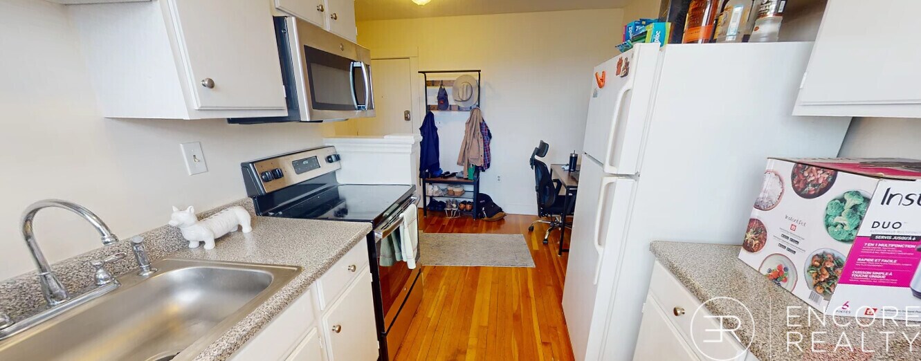 116 Holland St in Somerville, MA - Building Photo