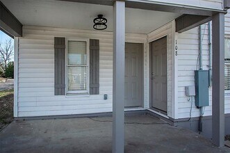 108 W Haning St in Howe, TX - Building Photo - Building Photo