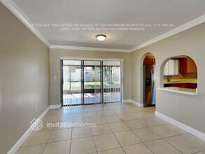 7670 NW 11th Ct in Pembroke Pines, FL - Foto de edificio - Building Photo