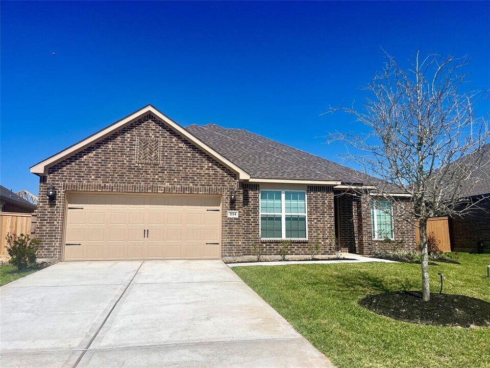 3114 Bolt Rope Dr in Santa Fe, TX - Building Photo