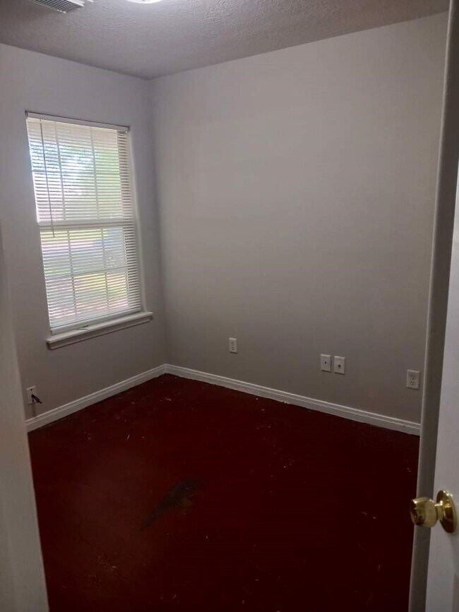 118 Lindley Dr in Willis, TX - Building Photo - Building Photo