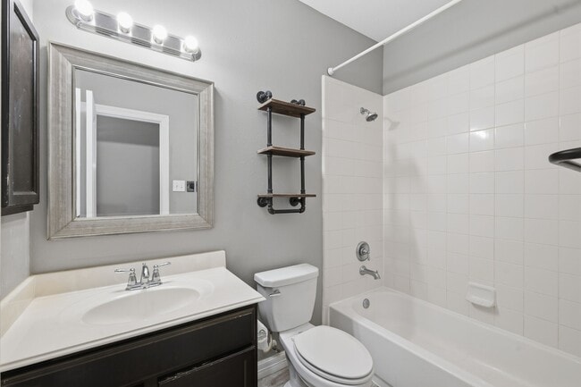 property at 1715 Round Oak Ln