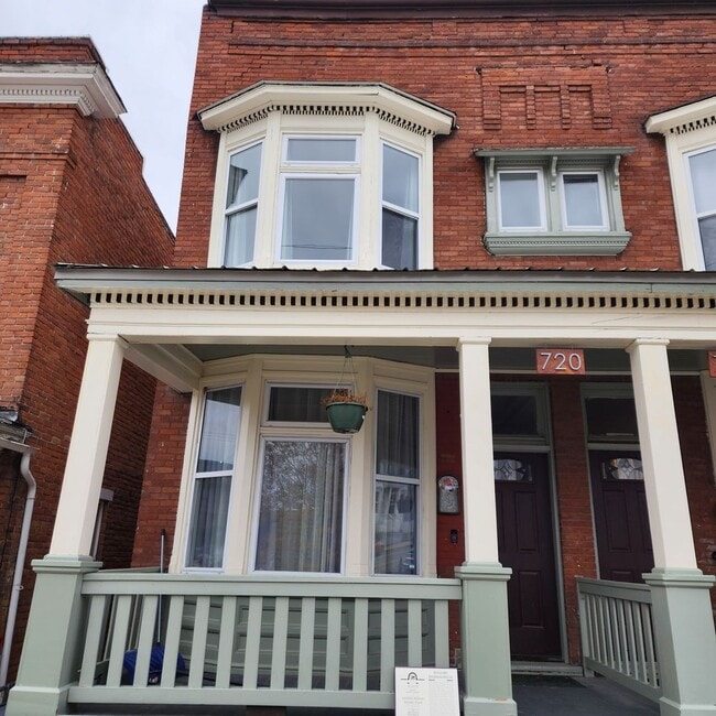 720-722 W Granite St