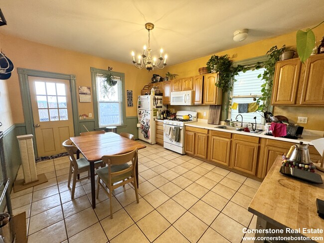 16 Fisher Ave, Unit 3