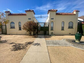 3741 S. Arlington Ave in Los Angeles, CA - Foto de edificio - Building Photo