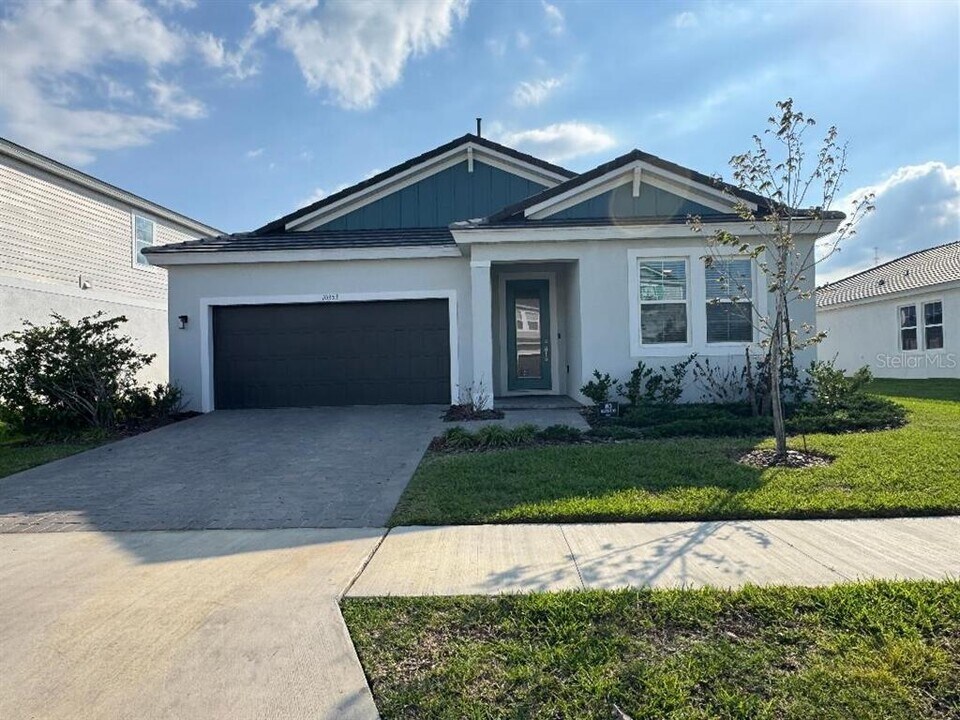 10353 Fieldstone Myrtle Wy in San Antonio, FL - Building Photo