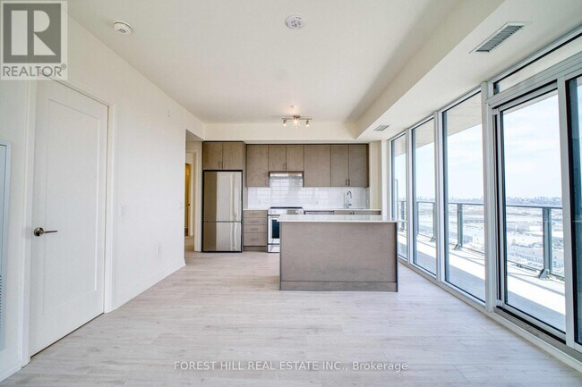 8960-8960 Jane St in Vaughan, ON - Building Photo - Building Photo