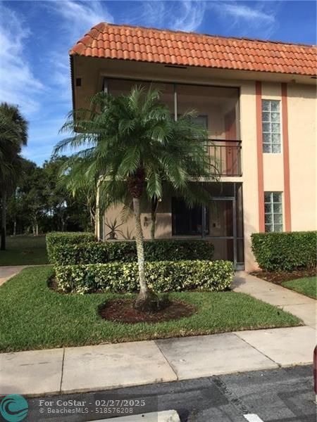 331 Lakeview Dr in Weston, FL - Foto de edificio - Building Photo