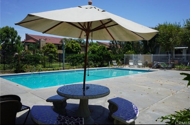 16852 Pacific Coast Hwy in Huntington Beach, CA - Building Photo - Building Photo
