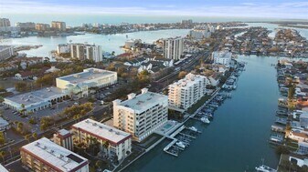 125 Island Way in Clearwater, FL - Building Photo