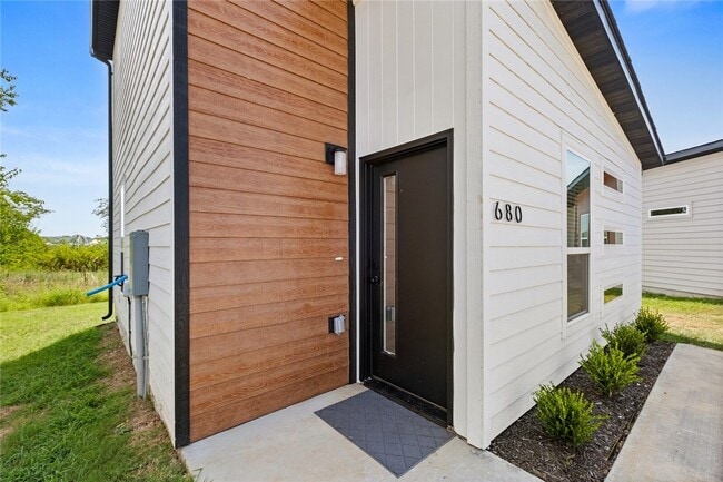 680 Pacific Ave in Centerton, AR - Building Photo - Building Photo