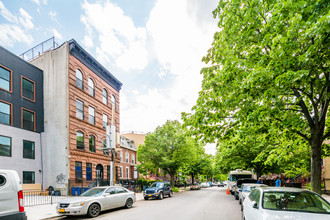 970 Greene Ave in Brooklyn, NY - Foto de edificio - Building Photo