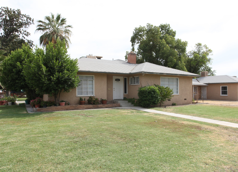 2001 Lester St in Bakersfield, CA - Building Photo