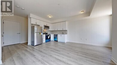 3566 Colonial Dr in Mississauga, ON - Building Photo - Building Photo