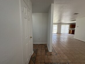 6905 Singing Dunes Ln in Las Vegas, NV - Building Photo - Building Photo