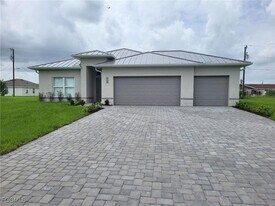 328 NE 8th Terrace in Cape Coral, FL - Building Photo