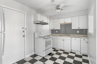 201 S Main St in Wauconda, IL - Building Photo - Building Photo