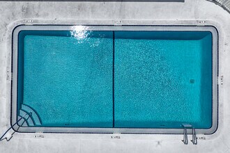 Willow Point Condominiums in Largo, FL - Foto de edificio - Building Photo