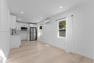 2610 NW 83rd Ave in Sunrise, FL - Building Photo - Building Photo