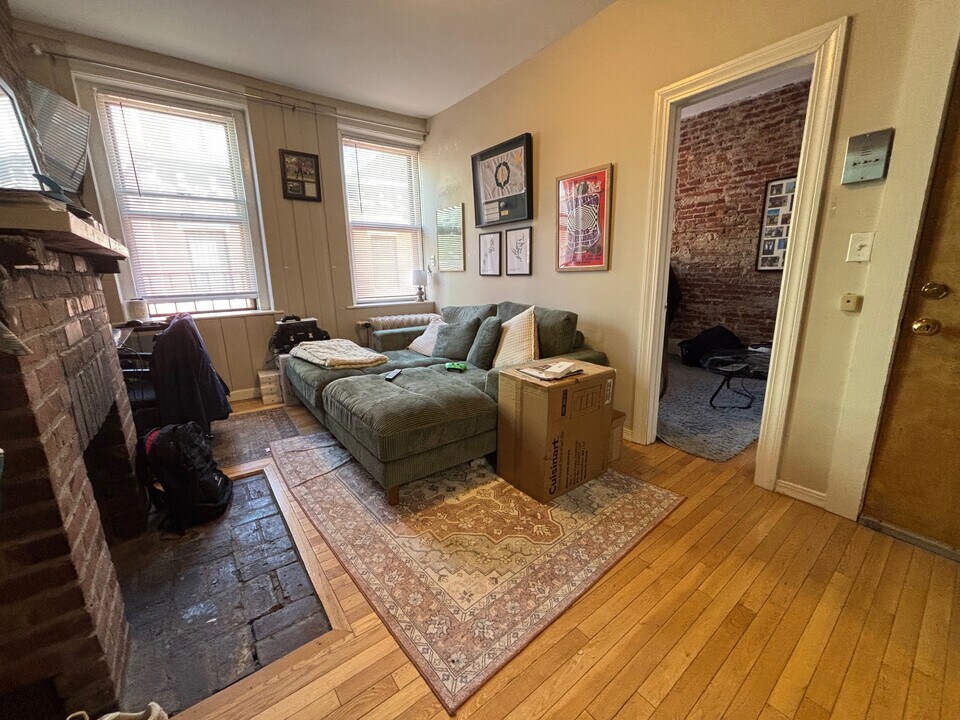 63 Myrtle St, Unit 10 in Boston, MA - Building Photo