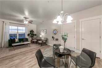 3696 W 1850 N in Lehi, UT - Foto de edificio - Building Photo