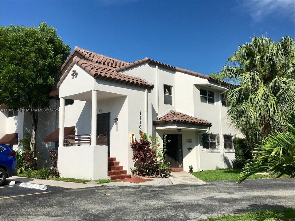11165 NW 7th St in Miami, FL - Building Photo