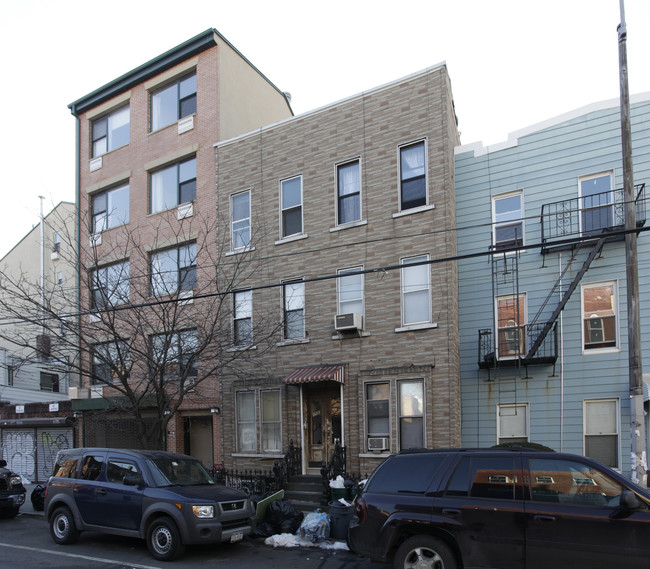 156 Freeman St in Brooklyn, NY - Foto de edificio - Building Photo