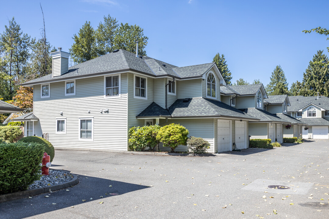 15439 100 Av in Surrey, BC - Building Photo