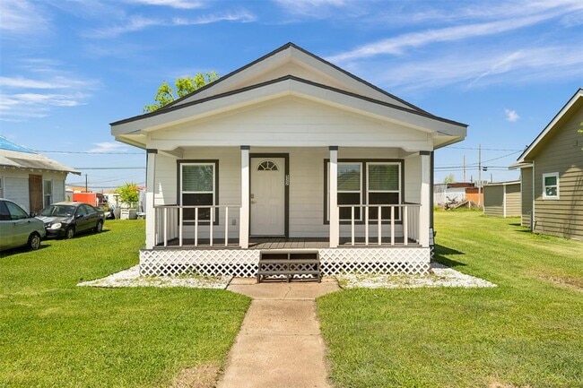 522 W Broad St in Freeport, TX - Building Photo - Building Photo