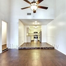 916 Hilltop Dr in Irving, TX - Building Photo - Building Photo