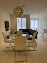 10220 NW 63rd Terrace in Doral, FL - Building Photo - Building Photo