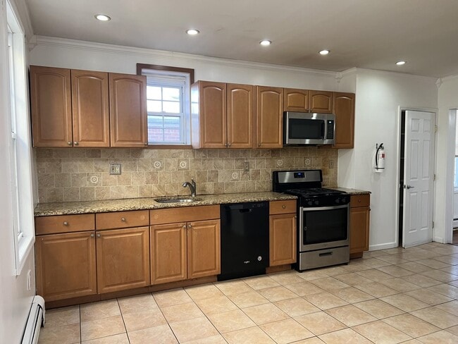 1408 5th St in North Bergen, NJ - Building Photo - Building Photo