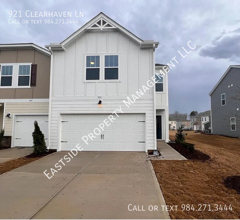921 Clearhaven Ln in Fuquay Varina, NC - Building Photo