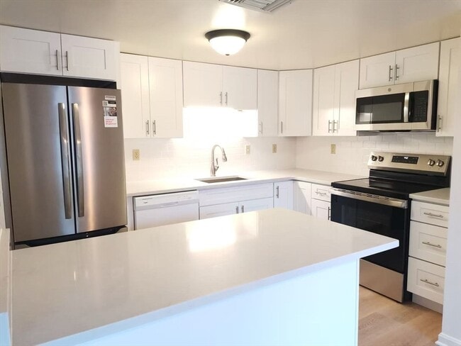 85 Brainerd Rd, Unit 302