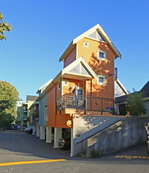 Lakewood Terrace in Vancouver, BC - Building Photo