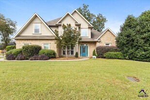 300 Cheshire Dr in Warner Robins, GA - Building Photo