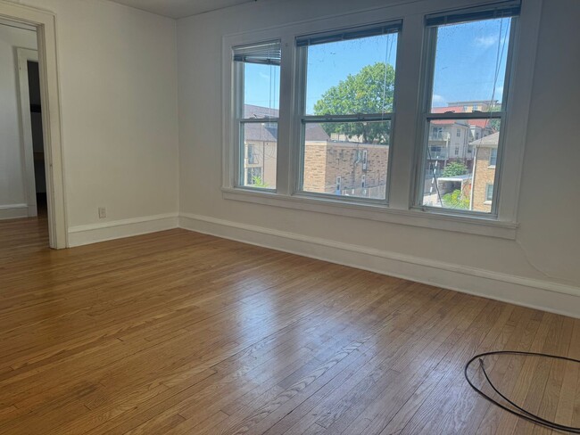 325 W Wilson St
