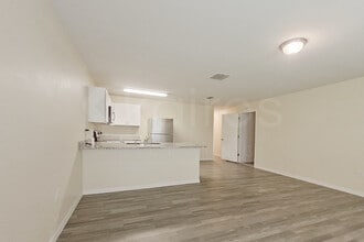 27008 Anthony Ave in Brooksville, FL - Foto de edificio - Building Photo