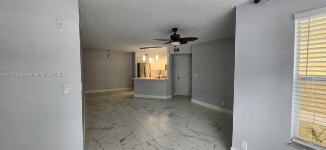 731 Vista Isles Dr in Plantation, FL - Building Photo - Building Photo