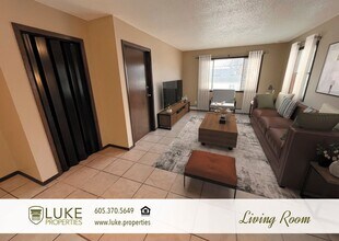 2108 W 10th St in Sioux Falls, SD - Building Photo - Building Photo