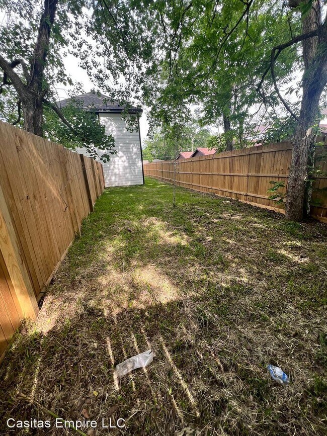 8705 Bertwood St photo'