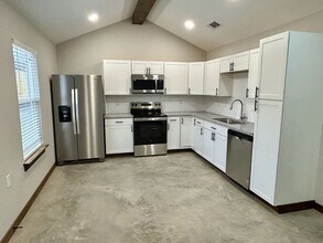 6328 Ted Trout Dr in Lufkin, TX - Foto de edificio - Building Photo